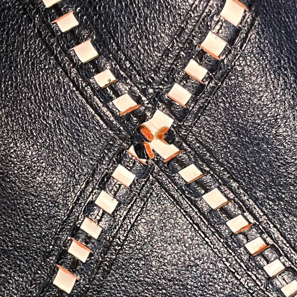 Handmade leather shoulder bag/back pack - Picture 9 of 12